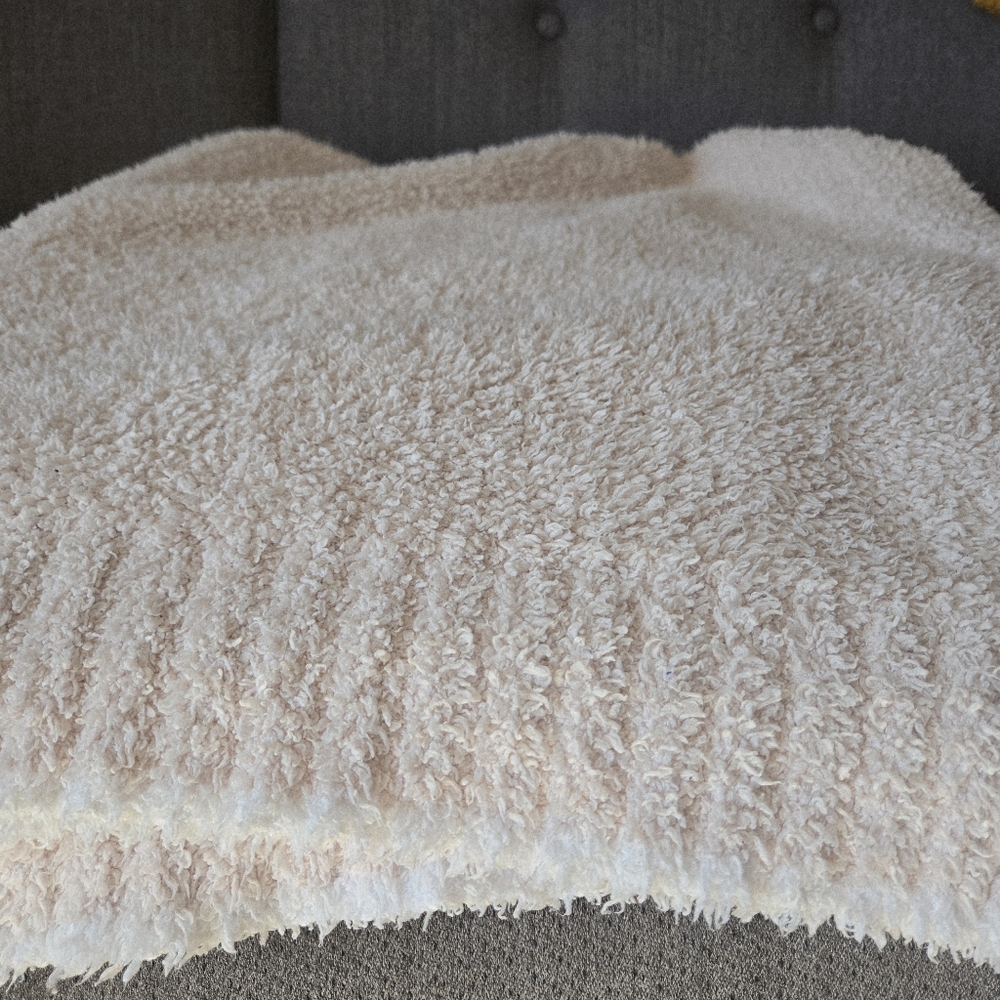 Barefoot Dreams throw blanket Pale Pink  White Trim Cozy Comfortable Chic Soft - Picture 6 of 10